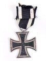 Eisernes Kreuz 2. Klasse 1914 am Band. Unleserlicher Hersteller im Bandring