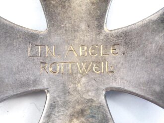 Eisernes Kreuz 1. Klasse 1914 . Gewölbte Ausführung , die Rückseite graviert " LTN Abele Rottweil"