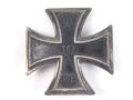 Eisernes Kreuz 1. Klasse 1914 . Gewölbte Ausführung , die Rückseite graviert " LTN Abele Rottweil"