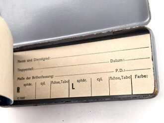 Dienstbrille Wehrmacht, nicht verausgabt, daher noch keine Gläser eingesetzt, aus altem Bestand, ungereinigt