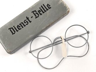 Dienstbrille Wehrmacht, nicht verausgabt, daher noch keine Gläser eingesetzt, aus altem Bestand, ungereinigt