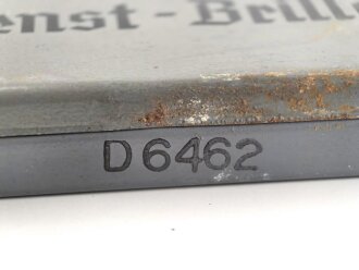 Dienstbrille Wehrmacht, nicht verausgabt, daher noch keine Gläser eingesetzt, aus altem Bestand, ungereinigt