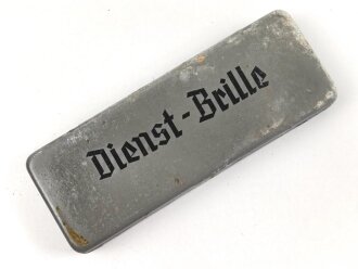 Dienstbrille Wehrmacht, nicht verausgabt, daher noch keine Gläser eingesetzt, aus altem Bestand, ungereinigt