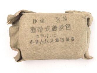 Vietnamkrieg, in China hergestelltes Verbandpäckchen, so bei der Nordvietnamesischen Armee und dem Vietkong verwendet.