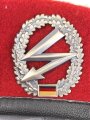 Bundeswehr, Barett für einen Angehörigen der Fernmeldetruppe. Kopfgrösse 59. Aus Sammlungsauflösung