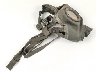 Luftschutz / Werkschutz. Gasmaske Modell 1930, Ausführung als S-Maske für den Luftschutz, datiert 1938. Weich, guter Zustand