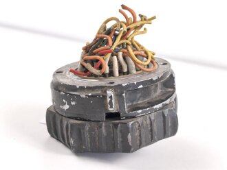 Luftwaffe, Steckverbindung ,  ich glaube zu wissen das es zur Flak / Kommandogerät gehört. Durchmesser etwa 9cm