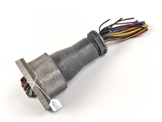 Luftwaffe, Steckverbindung ,  ich glaube zu wissen das es zur Flak / Kommandogerät gehört. Breite etwa 9cm