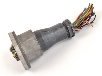 Luftwaffe, Steckverbindung ,  ich glaube zu wissen das es zur Flak / Kommandogerät gehört. Breite etwa 9cm
