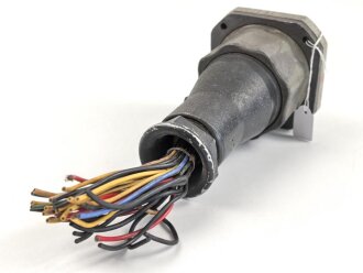 Luftwaffe, Steckverbindung ,  ich glaube zu wissen das es zur Flak / Kommandogerät gehört. Breite etwa 9cm