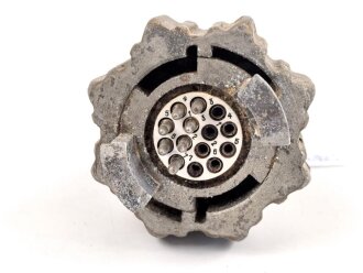 Luftwaffe, Steckverbindung ,  ich glaube zu wissen das es zur Flak / Kommandogerät gehört. Durchmesser etwa 8cm