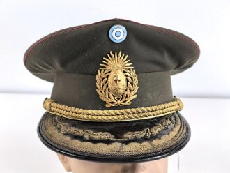 Argentinien, Schirmmütze für einen hochrangigen Offizier des Militär. Kopfgrösse gemessen 54. Leicht eingestaubt, Alter unbekannt