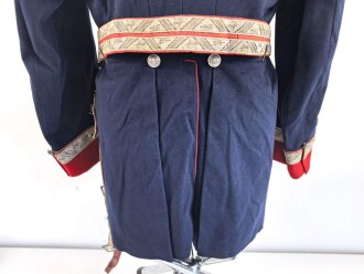 Spanien, Paradeuniform eines Angehörigen der persönlichen Leibwache ( Guardia Mora ) des spanischen Diktators Franco. . Vermutlich zusammengestellt, die Paraderabatte ist zu groß für die Jacke und das Koppel zu lang. Gebraucht, in gutem Gesamtzustand