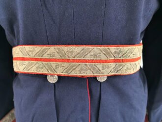 Spanien, Paradeuniform eines Angehörigen der persönlichen Leibwache ( Guardia Mora ) des spanischen Diktators Franco. . Vermutlich zusammengestellt, die Paraderabatte ist zu groß für die Jacke und das Koppel zu lang. Gebraucht, in gutem Gesamtzustand