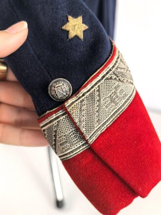 Spanien, Paradeuniform eines Angehörigen der persönlichen Leibwache ( Guardia Mora ) des spanischen Diktators Franco. . Vermutlich zusammengestellt, die Paraderabatte ist zu groß für die Jacke und das Koppel zu lang. Gebraucht, in gutem Gesamtzustand