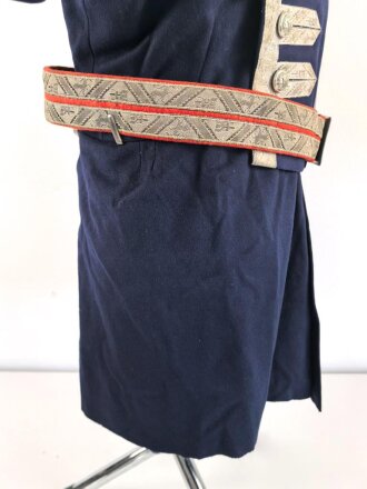 Spanien, Paradeuniform eines Angehörigen der persönlichen Leibwache ( Guardia Mora ) des spanischen Diktators Franco. . Vermutlich zusammengestellt, die Paraderabatte ist zu groß für die Jacke und das Koppel zu lang. Gebraucht, in gutem Gesamtzustand