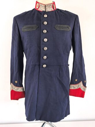 Spanien, Paradeuniform eines Angehörigen der persönlichen Leibwache ( Guardia Mora ) des spanischen Diktators Franco. . Vermutlich zusammengestellt, die Paraderabatte ist zu groß für die Jacke und das Koppel zu lang. Gebraucht, in gutem Gesamtzustand