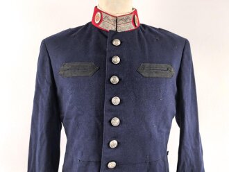 Spanien, Paradeuniform eines Angehörigen der persönlichen Leibwache ( Guardia Mora ) des spanischen Diktators Franco. . Vermutlich zusammengestellt, die Paraderabatte ist zu groß für die Jacke und das Koppel zu lang. Gebraucht, in gutem Gesamtzustand