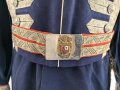 Spanien, Paradeuniform eines Angehörigen der persönlichen Leibwache ( Guardia Mora ) des spanischen Diktators Franco. . Vermutlich zusammengestellt, die Paraderabatte ist zu groß für die Jacke und das Koppel zu lang. Gebraucht, in gutem Gesamtzustand