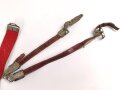 Spanien, Paradeuniform eines Angehörigen der persönlichen Leibwache ( Guardia Mora ) des spanischen Diktators Franco. . Vermutlich zusammengestellt, die Paraderabatte ist zu groß für die Jacke und das Koppel zu lang. Gebraucht, in gutem Gesamtzustand