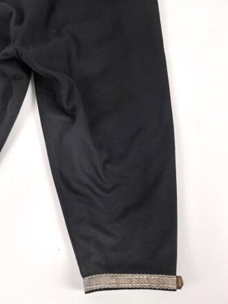 Österreich, schwarze Trachtenhose mit Schneideretikett aus Wien. Für mich nicht näher zuzuordnen. Guter Gesamtzustand