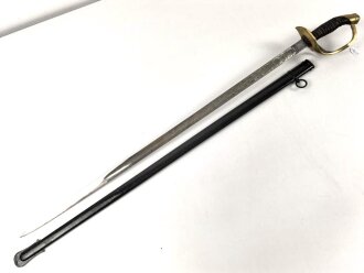 Preussen, Kürassier Pallasch / Extradegen Modell 1889.  Eigentumstsück mit doppelseitiger Klingenäztung . Der Träger war Angehöriger im "Kürassier Regiment von Seydlitz No. 7"  Ordentliche Klinge, Griffwicklung restauriert, Scheide überlackiert