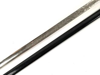 Preussen, Kürassier Pallasch / Extradegen Modell 1889.  Eigentumstsück mit doppelseitiger Klingenäztung . Der Träger war Angehöriger im "Kürassier Regiment von Seydlitz No. 7"  Ordentliche Klinge, Griffwicklung restauriert, Scheide überlackiert
