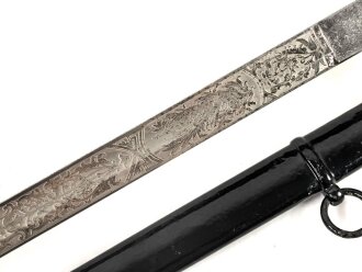 Preussen, Kürassier Pallasch / Extradegen Modell 1889.  Eigentumstsück mit doppelseitiger Klingenäztung . Der Träger war Angehöriger im "Kürassier Regiment von Seydlitz No. 7"  Ordentliche Klinge, Griffwicklung restauriert, Scheide überlackiert