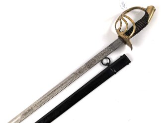 Preussen, Kürassier Pallasch / Extradegen Modell 1889.  Eigentumstsück mit doppelseitiger Klingenäztung . Der Träger war Angehöriger im "Kürassier Regiment von Seydlitz No. 7"  Ordentliche Klinge, Griffwicklung restauriert, Scheide überlackiert
