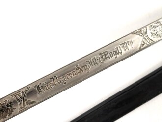 Preussen, Kürassier Pallasch / Extradegen Modell 1889.  Eigentumstsück mit doppelseitiger Klingenäztung . Der Träger war Angehöriger im "Kürassier Regiment von Seydlitz No. 7"  Ordentliche Klinge, Griffwicklung restauriert, Scheide überlackiert