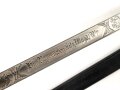 Preussen, Kürassier Pallasch / Extradegen Modell 1889.  Eigentumstsück mit doppelseitiger Klingenäztung . Der Träger war Angehöriger im "Kürassier Regiment von Seydlitz No. 7"  Ordentliche Klinge, Griffwicklung restauriert, Scheide überlackiert