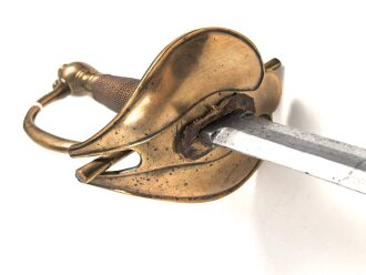 Bayern, Degen für Militärbeamte um 1800. Messinggefäß, sechskantige Klinge mit beidseitiger Ätzung gereinigt, Monogramm MJ unter Krone für König Maximilian I Josef. Guter Gesamtzustand