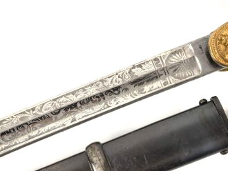 Preußen, Säbel für einen Offizier der Artillerie. Eigentumstück mit deoppelseitig geätzter Klinge . Die Scheide vermutlich neuzeitlich nachgebläut, sonst in gutem gesamtzustand.
