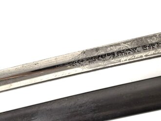 Preußen, Säbel für einen Offizier der Artillerie. Eigentumstück mit deoppelseitig geätzter Klinge . Die Scheide vermutlich neuzeitlich nachgebläut, sonst in gutem gesamtzustand.