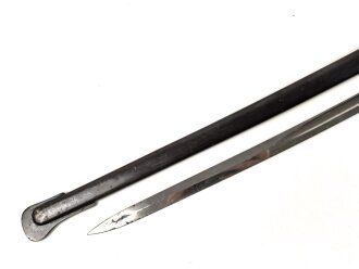 Preußen, Säbel für einen Offizier der Artillerie. Eigentumstück mit deoppelseitig geätzter Klinge . Die Scheide vermutlich neuzeitlich nachgebläut, sonst in gutem gesamtzustand.