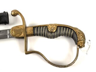 Preußen, Säbel für einen Offizier der Artillerie. Eigentumstück mit deoppelseitig geätzter Klinge . Die Scheide vermutlich neuzeitlich nachgebläut, sonst in gutem gesamtzustand.