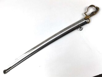 Preußen, Säbel für einen Offizier der Artillerie. Eigentumstück mit deoppelseitig geätzter Klinge . Die Scheide vermutlich neuzeitlich nachgebläut, sonst in gutem gesamtzustand.