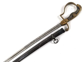 Preußen, Säbel für einen Offizier der Artillerie. Eigentumstück mit deoppelseitig geätzter Klinge . Die Scheide vermutlich neuzeitlich nachgebläut, sonst in gutem gesamtzustand.