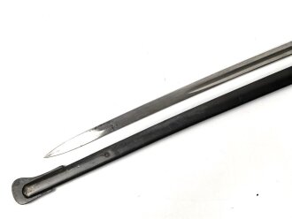 Preußen, Säbel für einen Offizier der Artillerie. Eigentumstück mit deoppelseitig geätzter Klinge . Die Scheide vermutlich neuzeitlich nachgebläut, sonst in gutem gesamtzustand.