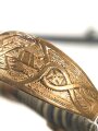 Preußen, Säbel für einen Offizier der Artillerie. Eigentumstück mit deoppelseitig geätzter Klinge . Die Scheide vermutlich neuzeitlich nachgebläut, sonst in gutem gesamtzustand.