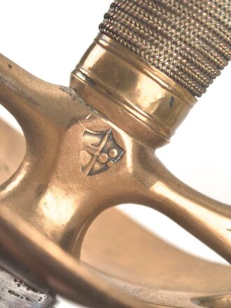Bayern, Degen für Militärbeamte um 1800. Messinggefäß, sechskantige Klinge mit beidseitiger Ätzung gereinigt, Monogramm MJ unter Krone für König Maximilian I Josef. Klinge beschliffen und verputzt, sonst guter Gesamtzustand