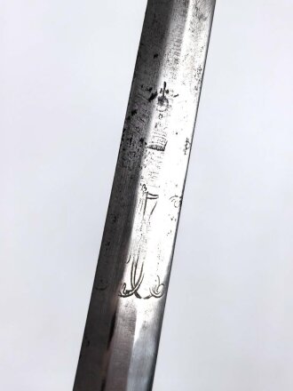 Bayern, Degen für Militärbeamte um 1800. Messinggefäß, sechskantige Klinge mit beidseitiger Ätzung gereinigt, Monogramm MJ unter Krone für König Maximilian I Josef. Klinge beschliffen und verputzt, sonst guter Gesamtzustand