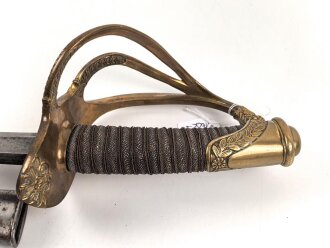 Frankreich, Säbel Modell 1822  für Offiziere der Kavallerie. Die Gravur auf dem Klingenrücken entfernt, sonst guter Zustand