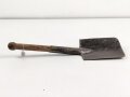 Spaten  Wehrmacht, ungereinigtes Stück aus Scheunenfund