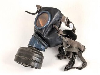 Gasmaske mit Filter Wehrmacht. Originallack, datiert 1942/44