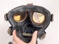Gasmaske mit Filter Wehrmacht. Originallack, datiert 1942/44