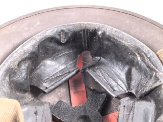 Großbritannien 2. Weltkrieg, Stahlhelm in gutem Gesamtzustand, das Innenfutter datiert 1943