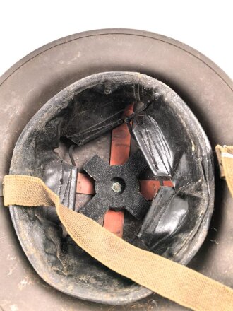 Großbritannien 2. Weltkrieg, Stahlhelm in gutem Gesamtzustand, das Innenfutter datiert 1943