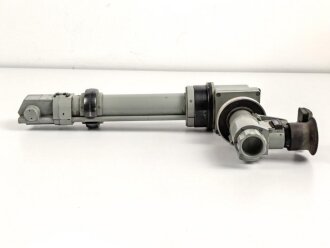 Pz.B.W.F.8  ( Panzer Beobachtungs Winkel Fernrohr für Bunkeranlagen ) Originallack, klare Durchsicht, Strichplatte deutlich. Guter Zustand