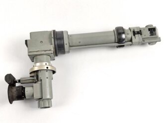 Pz.B.W.F.8  ( Panzer Beobachtungs Winkel Fernrohr für Bunkeranlagen ) Originallack, klare Durchsicht, Strichplatte deutlich. Guter Zustand